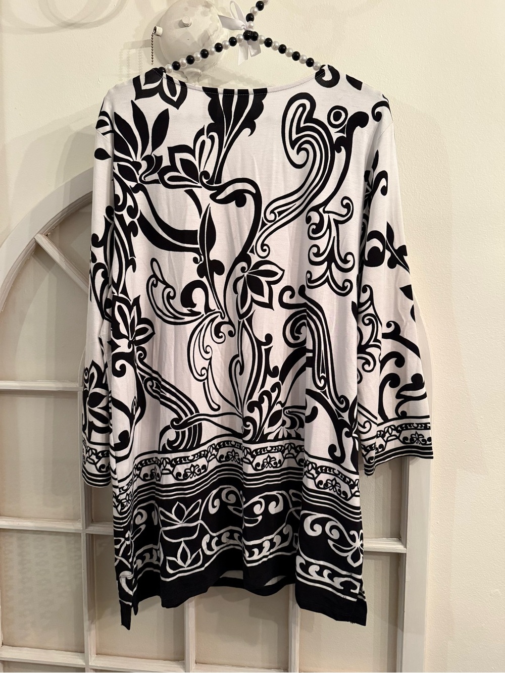 Chico’s Tunic Top V-Neck 3/4 Sleeve Bohemian Black & White Scroll Border Blouse - Picture 6 of 10